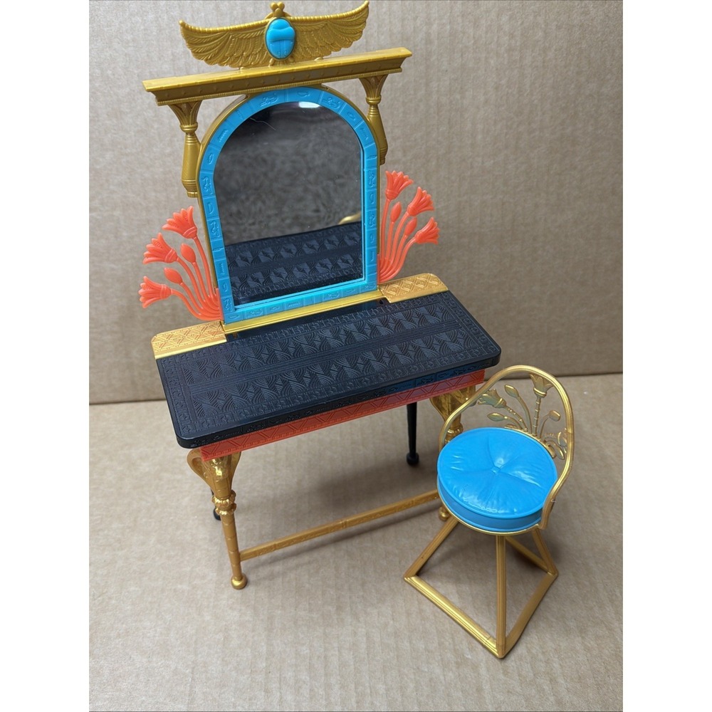 Monster High Doll G3 Cleo de Nile Self-scare Day Mirrored Vanity Table & Stool - Picture 1 of 9